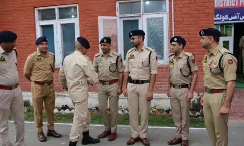 DGP नलिन प्रभात ने दक्षिण कश्मीर के जिलों में परिचालन तैयारियों की समीक्षा की