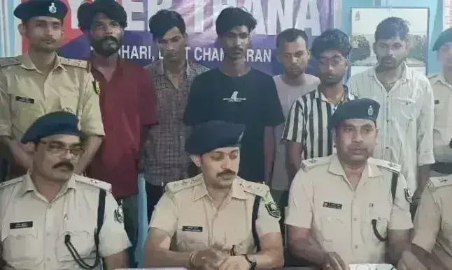 East Champaran: साइबर ठगों की गिरफ्तारी से हड़कंप, विदेशों से कनेक्शन का खुलासा East Champaran: साइबर ठगों की गिरफ्तारी से हड़कंप, विदेशों से कनेक्शन का खुलासा