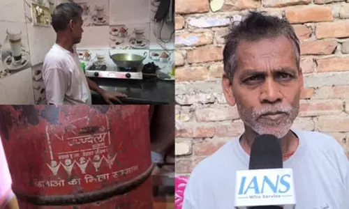 प्रधानमंत्री उज्ज्वला योजना ने बदली किशोर रजक के परिवार की जिंदगी, पीएम मोदी का जताया आभार प्रधानमंत्री उज्ज्वला योजना ने बदली किशोर रजक के परिवार की जिंदगी, पीएम मोदी का जताया आभार