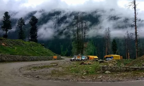 मुगल रोड यातायात के लिए फिर से बहाल