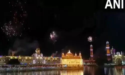 Punjab : गुरु अर्जन देव की जयंती पर स्वर्ण मंदिर में भव्य समारोह