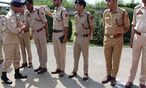 DGP ने दक्षिण कश्मीर रेंज में ऑपरेशनल तैयारियों की समीक्षा की DGP ने दक्षिण कश्मीर रेंज में ऑपरेशनल तैयारियों की समीक्षा की