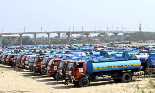GPS टैंकरों पर आप का हमला, रीब्रांडिंग को बताया पब्लिसिटी स्टंट GPS टैंकरों पर आप का हमला, रीब्रांडिंग को बताया पब्लिसिटी स्टंट
