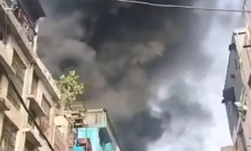 Delhi के केशवपुरम इलाके में फैक्ट्री में लगी आग Delhi के केशवपुरम इलाके में फैक्ट्री में लगी आग