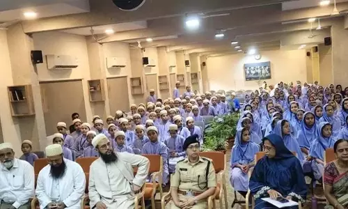 Telangana: पुलिस ने छात्रों के बीच जागरूकता अभियान शुरू किया