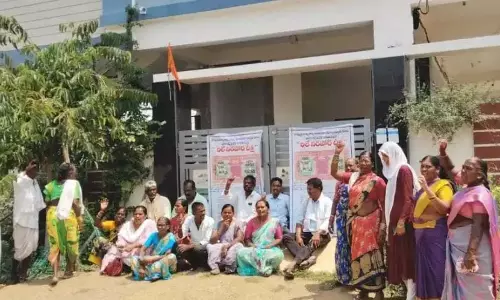Telangana: पीड़ितों ने राजस्व अधिकारी पर भूमि धोखाधड़ी का आरोप लगाया