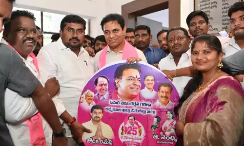 KTR ने नए BRS एंथम की CD का अनावरण किया