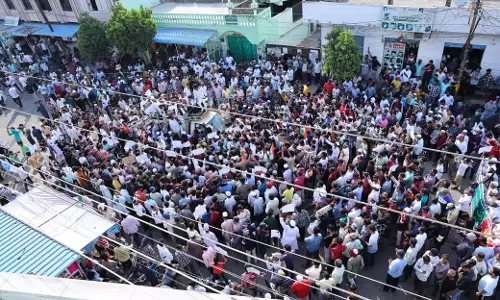 Nizamabad में वक्फ अधिनियम के खिलाफ बड़े पैमाने पर विरोध प्रदर्शन