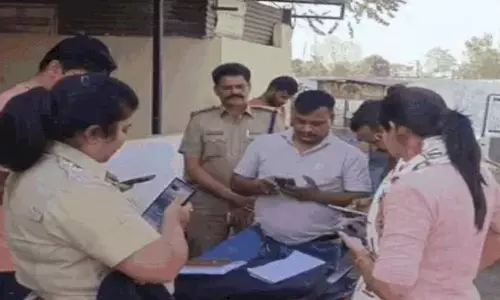 सवारी वाहन खाई में गिरा, 6 की मौत, पहले अनियंत्रित होकर पुलिया से टकराया