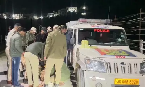 Jammu Kashmir: बाइक सवार के मंसूबे नाकाम, पुलिस की कार्रवाई