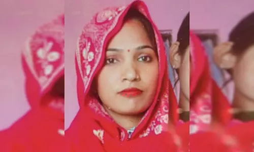 कार की टक्कर से महिला की मौत, पति घायल, पूजा कर लौटते समय हुआ हादसा