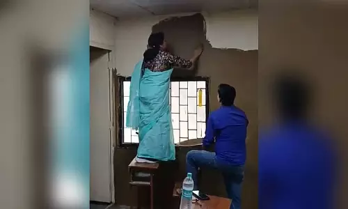 हॉर्नेट्स नेस्ट: प्राचीन ज्ञान को गोबर की कहानियों से बचाएं