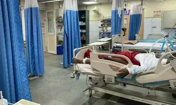 Ballia: जाम में फंसे मासूम को नाव से ले जाया गया अस्पताल, नहीं बच सकी जान Ballia: जाम में फंसे मासूम को नाव से ले जाया गया अस्पताल, नहीं बच सकी जान