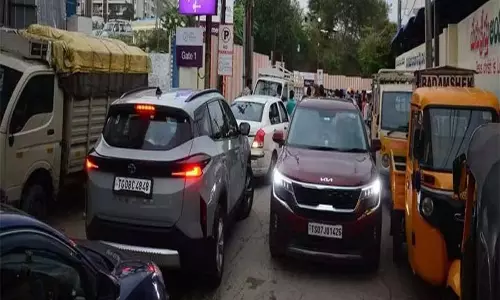 Banjara Hills  के निवासियों ने साप्ताहिक बाजार को स्थानांतरित करने की मांग की