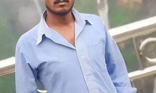 Koratagere : चलती बाइक पर बिजली का तार गिरने से युवक की मौत Koratagere : चलती बाइक पर बिजली का तार गिरने से युवक की मौत