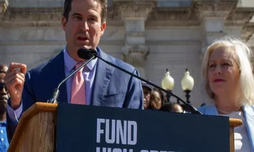 US सांसद ने ताइवान के प्रति अपनी प्रतिबद्धता दोहराई, चीन के खतरे के प्रति आगाह किया US सांसद ने ताइवान के प्रति अपनी प्रतिबद्धता दोहराई, चीन के खतरे के प्रति आगाह किया
