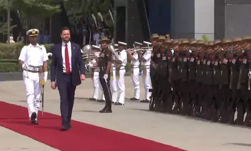 US उपराष्ट्रपति जेडी वेंस को भारत आगमन पर गार्ड ऑफ ऑनर दिया गया
