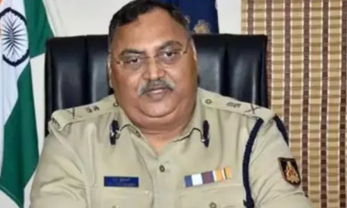 Bangalore: पूर्व पुलिस प्रमुख की चाकू मारकर हत्या, पत्नी पर गंभीर आरोप Bangalore: पूर्व पुलिस प्रमुख की चाकू मारकर हत्या, पत्नी पर गंभीर आरोप