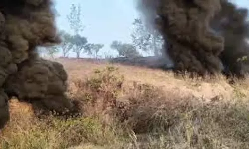 Ramgarh: भूचुंगडीह में अवैध कोयला खदान में लगी भीषण आग Ramgarh: भूचुंगडीह में अवैध कोयला खदान में लगी भीषण आग