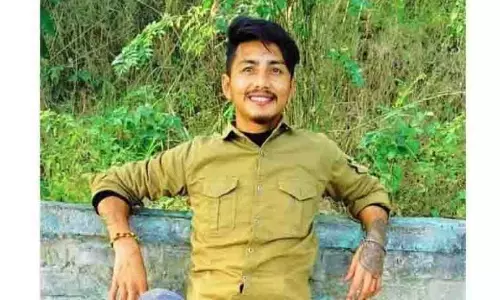 Punjab: हिरासत में युवक की मौत, परिजनों ने रोपड़ पुलिस वाहन में तोड़फोड़ की Punjab: हिरासत में युवक की मौत, परिजनों ने रोपड़ पुलिस वाहन में तोड़फोड़ की