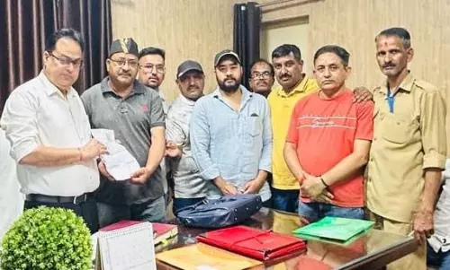 Nainital: हाईवे चौड़ीकरण में गड़बड़ी का आरोप, ग्रामीणों ने प्रशासन को सौंपा ज्ञापन