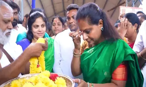 BRS MLC Kavitha ने भद्राचलम में सीता रामचन्द्र स्वामी मंदिर का दौरा किया