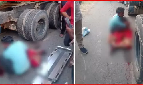 चेकिंग के दौरान पुलिसकर्मी ने मारा डंडा...महिला की मौत, पुलिसकर्मियों के खिलाफ कार्रवाई की उठी मांग चेकिंग के दौरान पुलिसकर्मी ने मारा डंडा...महिला की मौत, पुलिसकर्मियों के खिलाफ कार्रवाई की उठी मांग