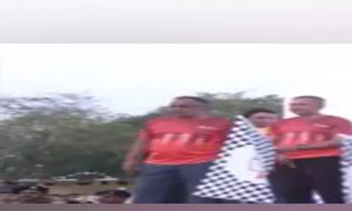 त्रिपाठी और मिजोरम के राज्यपाल जनरल वीके सिंह ने सोल्जरथॉन को दिखाई हरी झंडी त्रिपाठी और मिजोरम के राज्यपाल जनरल वीके सिंह ने सोल्जरथॉन को दिखाई हरी झंडी