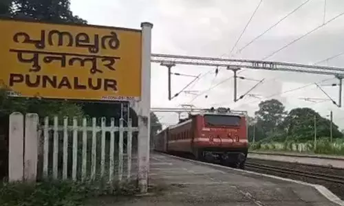 रेलवे स्टेशन पर 13 वर्षीय लड़की को सांप ने डसा