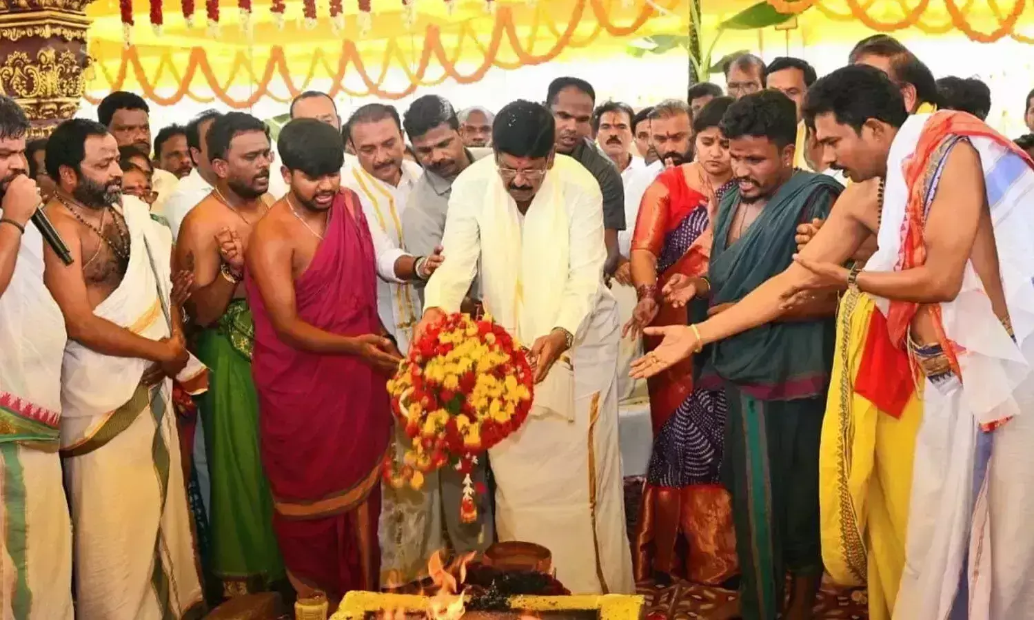 Andhra: नायडू का 75वां जन्मदिन बड़े पैमाने पर मनाया गया Andhra: नायडू का 75वां जन्मदिन बड़े पैमाने पर मनाया गया