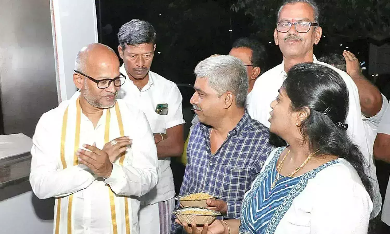 दर्शन के लिए टोकन, टिकट वाले भक्तों को केवल निर्धारित समय पर ही आना चाहिए