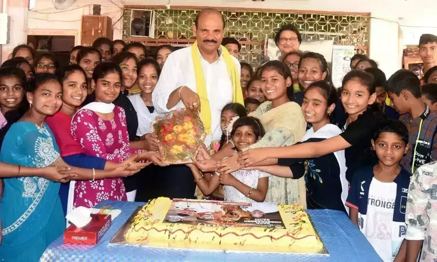 Andhra: सूचना एवं जनसंपर्क मंत्री ने चंद्रबाबू का जन्मदिन मनाया