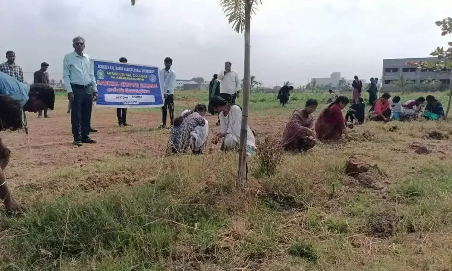 Andhra: कृषि महाविद्यालय में स्वच्छ आंध्रा अभियान का आयोजन