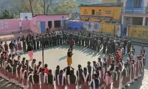 Himachal: बच्चों के मोबाइल उपयोग को नियंत्रित करें, इससे पहले कि यह स्थायी नुकसान पहुंचाए