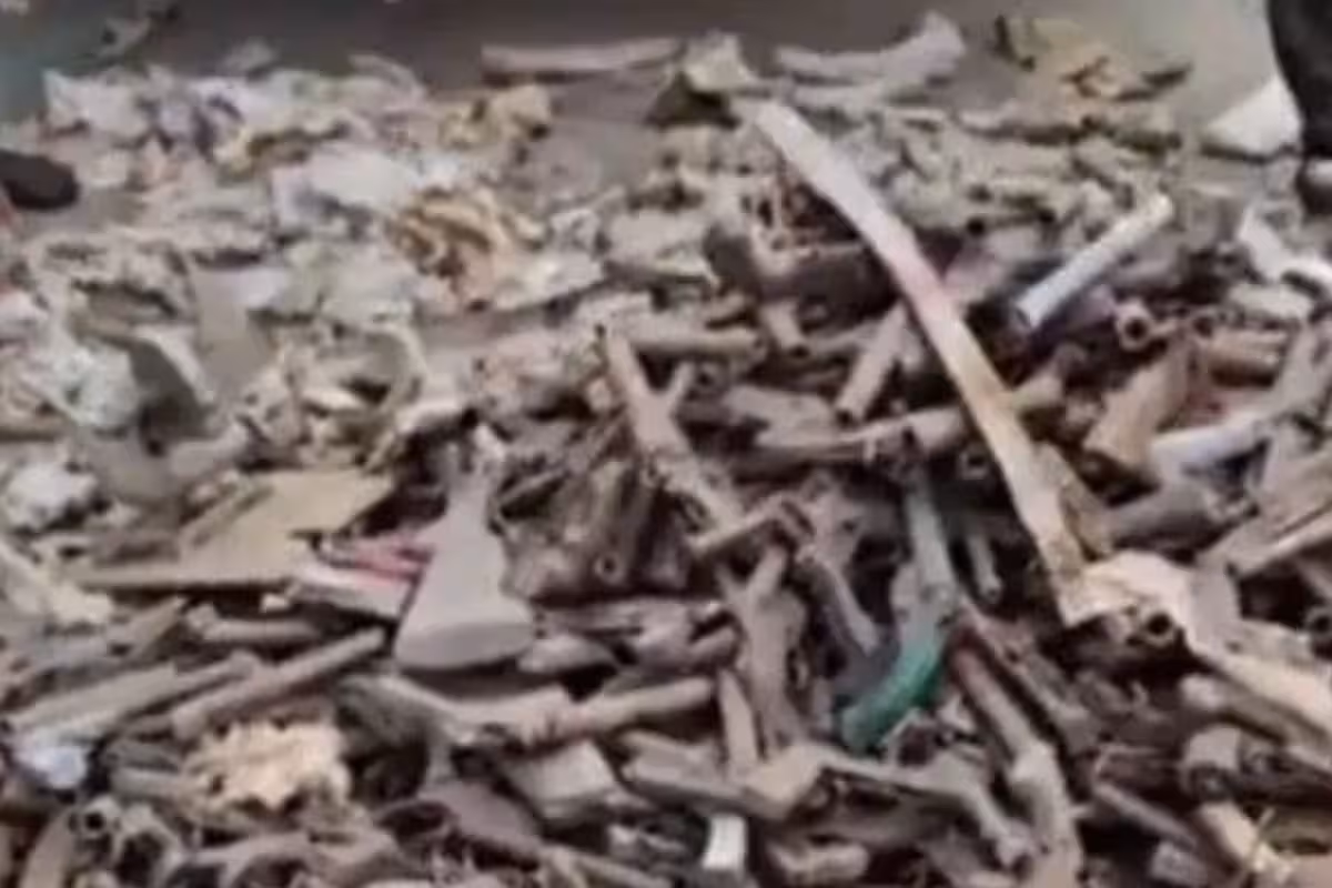 Saharanpur पुलिस ने कोर्ट के आदेश पर अवैध हथियारों को किया नष्ट