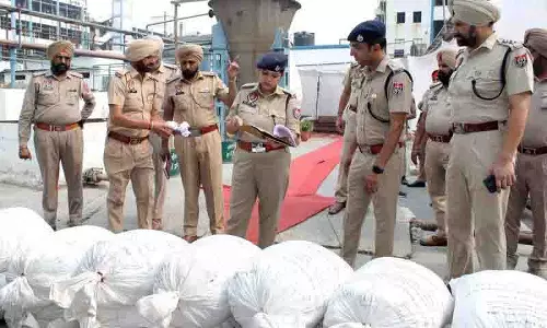 Ludhiana: बड़ी मछलियाँ पकड़ें, नशा मुक्ति केंद्रों को मजबूत करें Ludhiana: बड़ी मछलियाँ पकड़ें, नशा मुक्ति केंद्रों को मजबूत करें