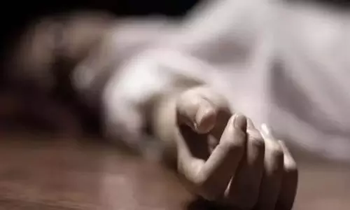 72 वर्षीय महिला की गला रेतकर हत्या कर दी गई 72 वर्षीय महिला की गला रेतकर हत्या कर दी गई