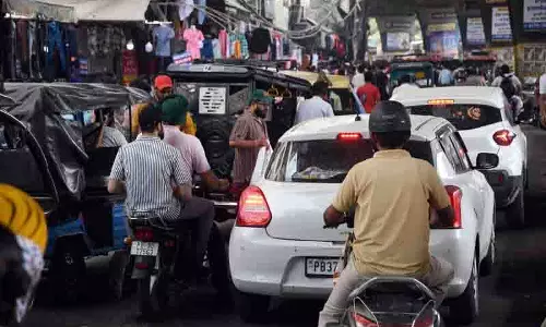 Ludhiana: बाजारों में अतिक्रमण और ऑटो शहर के यात्रियों के लिए अभिशाप