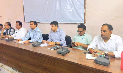 Jalore: हिटस्ट्रोक से बचाव के संबंध में उपखंड अधिकारी ने ली चिकित्सा अधिकारियों की बैठक Jalore: हिटस्ट्रोक से बचाव के संबंध में उपखंड अधिकारी ने ली चिकित्सा अधिकारियों की बैठक