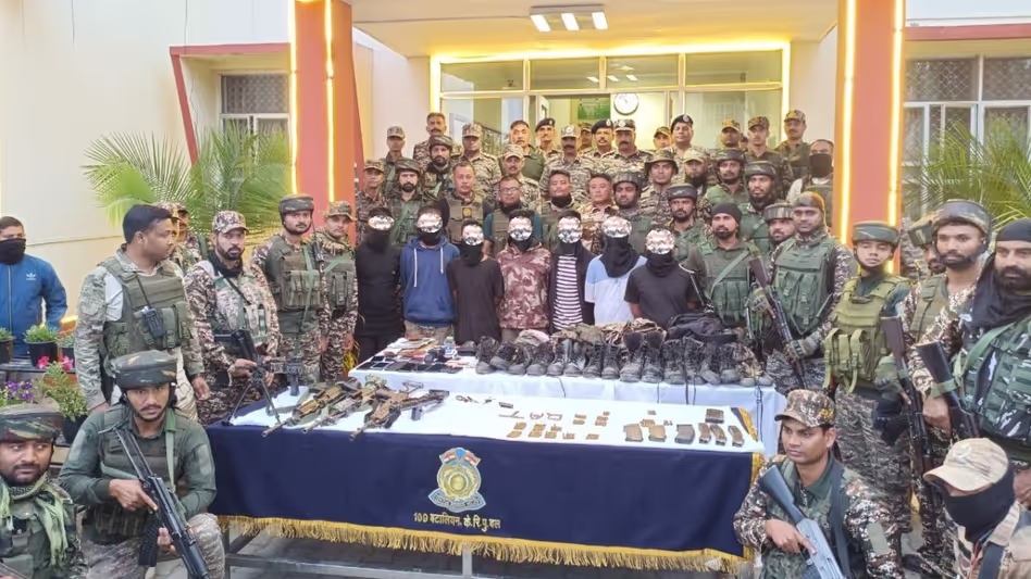 Manipur पुलिस ने केसीपी (PWG ) के आठ उग्रवादियों को गिरफ्तार किया, हथियार जब्त