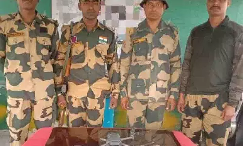 BSF जवानों ने अमृतसर, तरनतारन, फिरोजपुर इलाकों से तीन पाकिस्तानी ड्रोन और ड्रग्स बरामद किए BSF जवानों ने अमृतसर, तरनतारन, फिरोजपुर इलाकों से तीन पाकिस्तानी ड्रोन और ड्रग्स बरामद किए