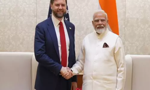 PM मोदी और US Vice President ने वार्ता में महत्वपूर्ण प्रगति का किया स्वागत PM मोदी और US Vice President ने वार्ता में महत्वपूर्ण प्रगति का किया स्वागत