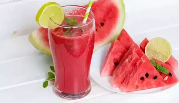 Watermelon drink: शरीर में पानी की मात्रा को बनाए रखने में है मददगार Watermelon drink: शरीर में पानी की मात्रा को बनाए रखने में है मददगार