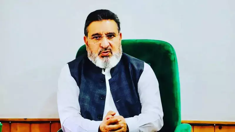 अल्ताफ बुखारी ने शोकाकुल आगा परिवार से मुलाकात की अल्ताफ बुखारी ने शोकाकुल आगा परिवार से मुलाकात की