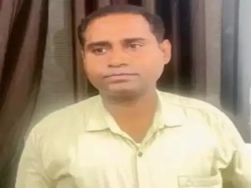 रायपुर में बिजली विभाग का अधिकारी गिरफ्तार रायपुर में बिजली विभाग का अधिकारी गिरफ्तार