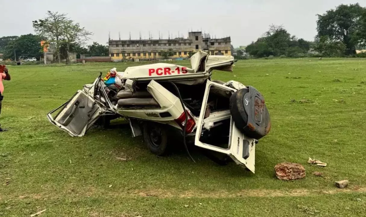 ओडिशा के कटक में ट्रक ने PCR वैन को टक्कर मार दी, जिसमें दो पुलिसकर्मियों की मौत हो गई ओडिशा के कटक में ट्रक ने PCR वैन को टक्कर मार दी, जिसमें दो पुलिसकर्मियों की मौत हो गई