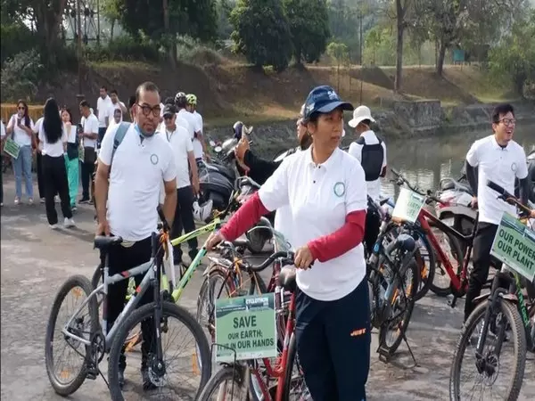 पृथ्वी दिवस मनाने और जलवायु कार्रवाई को बढ़ावा देने के लिए Imphal में साइक्लोथॉन का आयोजन किया गया पृथ्वी दिवस मनाने और जलवायु कार्रवाई को बढ़ावा देने के लिए Imphal में साइक्लोथॉन का आयोजन किया गया