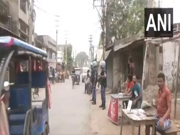 कड़ी सुरक्षा के बीच हिंसा प्रभावित Murshidabad में सामान्य स्थिति बहाल कड़ी सुरक्षा के बीच हिंसा प्रभावित Murshidabad में सामान्य स्थिति बहाल