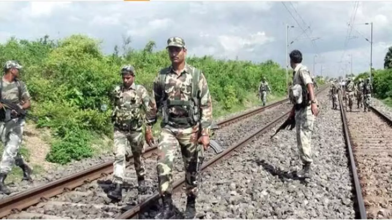 Bokaro: पुलिस और नक्सलियों के बीच हुई मुठभेड़ में 8 नक्सली ढ़ेर, हथियार बरामद Bokaro: पुलिस और नक्सलियों के बीच हुई मुठभेड़ में 8 नक्सली ढ़ेर, हथियार बरामद