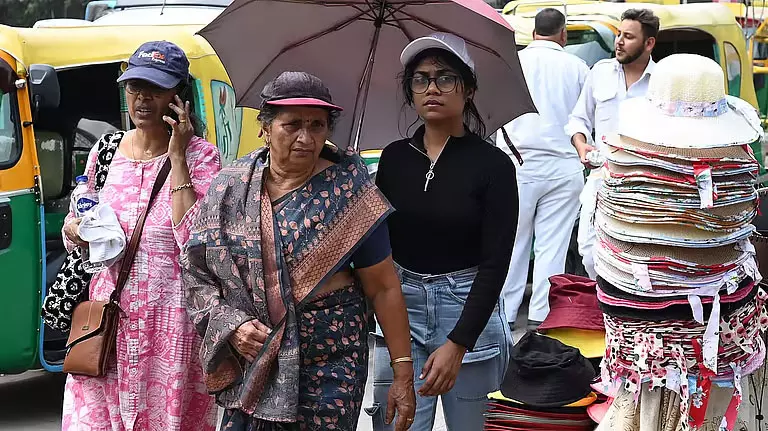 राजधानी में तापमान 42 डिग्री सेल्सियस, राहत के आसार नहीं राजधानी में तापमान 42 डिग्री सेल्सियस, राहत के आसार नहीं